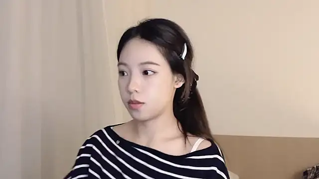 Snapshot of Meng_777 chatting on October 2025 12:17:01 PM Meng 777 online show from October 2025 12:17:01 PM