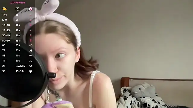 MargarettNewbie online show from October 2025 04:15:01 AM