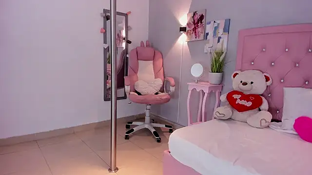 InnocentVibes online show from November 2025 04:38:02 AM