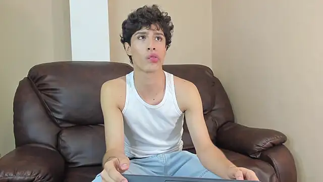 Snapshot of Xam_Collen chatting on December 2025 04:05:02 PM Xam Collen online show from December 2025 04:05:02 PM