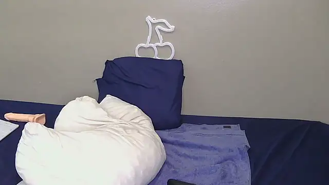 Serafynn online show from December 2025 07:23:02 PM