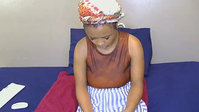 Serafynn online show from November 2025 10:37:02 AM