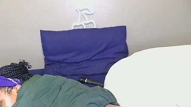 Serafynn online show from December 2025 05:14:02 PM