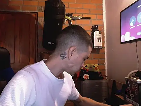 Travis R online show from October 2025 01:45:01 PM