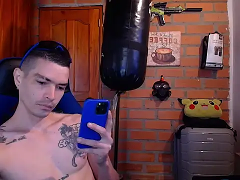 Snapshot of Travis_R chatting on October 2025 12:57:02 PM Travis R online show from October 2025 12:57:02 PM