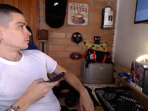Snapshot of Travis_R chatting on October 2025 01:22:02 PM Travis R online show from October 2025 01:22:02 PM