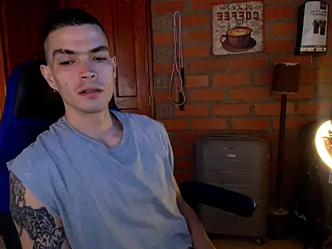 Snapshot of Travis_R chatting on September 2025 07:51:02 PM Travis R online show from September 2025 07:51:02 PM