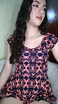 Snapshot of Emily-hottson chatting on November 2025 03:43:01 AM Emily-hottson online show from November 2025 03:43:01 AM