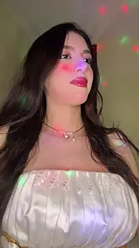 Snapshot of Emily-hottson chatting on February 2026 05:19:01 AM Emily-hottson online show from February 2026 05:19:01 AM