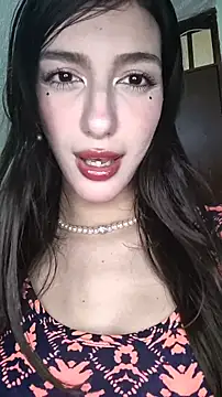 Snapshot of Emily-hottson chatting on January 2026 05:58:01 AM Emily-hottson online show from January 2026 05:58:01 AM