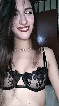 Snapshot of Emily-hottson chatting on December 2025 03:43:02 AM Emily-hottson online show from December 2025 03:43:02 AM