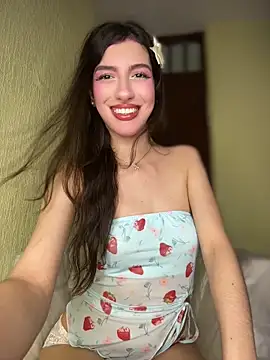 Snapshot of Emily-hottson chatting on June 2026 05:34:01 AM Emily-hottson online show from June 2026 05:34:01 AM