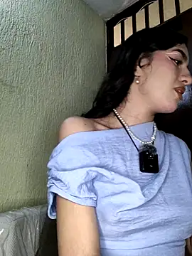 Emily-hottson online show from October 2025 05:00:01 AM