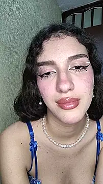 Snapshot of Emily-hottson chatting on November 2025 05:33:01 AM Emily-hottson online show from November 2025 05:33:01 AM