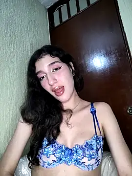 Snapshot of Emily-hottson chatting on October 2025 06:45:01 AM Emily-hottson online show from October 2025 06:45:01 AM