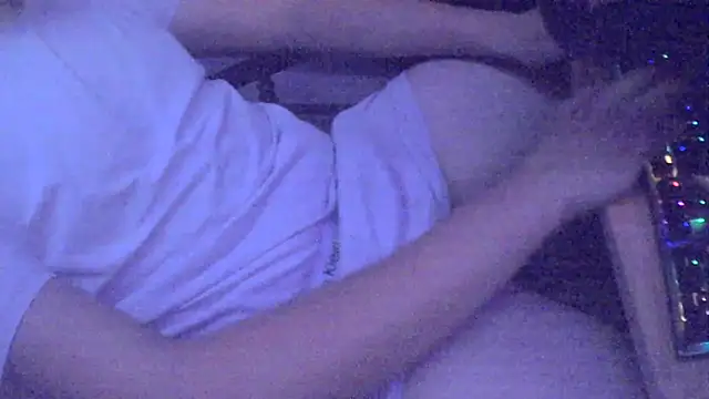 Snapshot of xderox318 chatting on September 2025 09:31:02 PM xderox318 online show from September 2025 09:31:02 PM