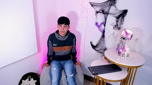 Peter chase online show from October 2025 07:46:02 PM