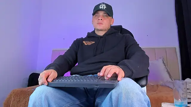 denis munera online show from November 2025 04:23:02 AM