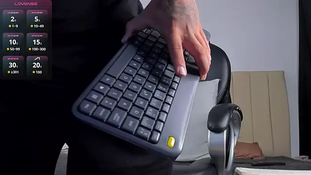 denis munera online show from April 2026 02:46:02 PM