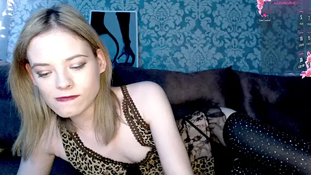 Kate  Loves online show from December 2025 06:45:01 PM