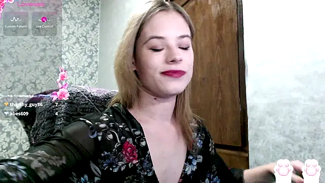 Snapshot of Kate__Loves chatting on September 2025 05:30:01 PM Kate Loves online show from September 2025 05:30:01 PM