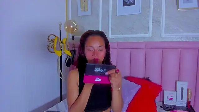 HoollyHendrix online show from February 2026 08:31:01 PM