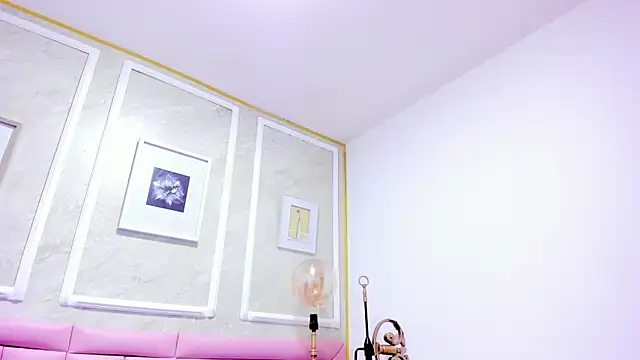 HoollyHendrix online show from December 2025 08:31:01 PM