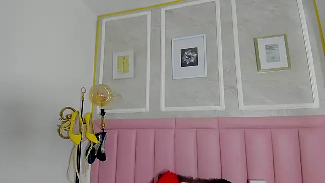 HoollyHendrix online show from February 2026 09:15:01 PM