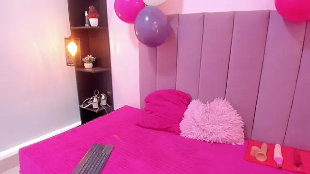 Snapshot of HoollyHendrix chatting on November 2025 08:46:01 PM HoollyHendrix online show from November 2025 08:46:01 PM