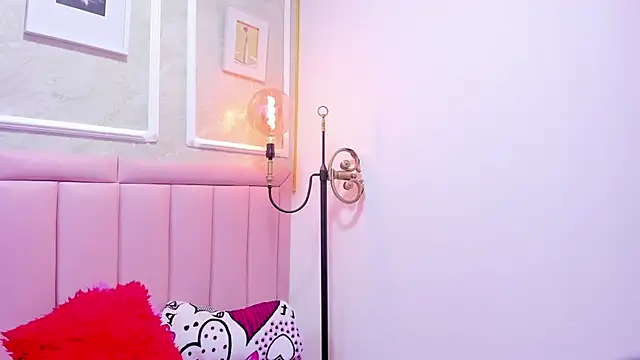 Snapshot of HoollyHendrix chatting on November 2025 08:46:01 PM HoollyHendrix online show from November 2025 08:46:01 PM