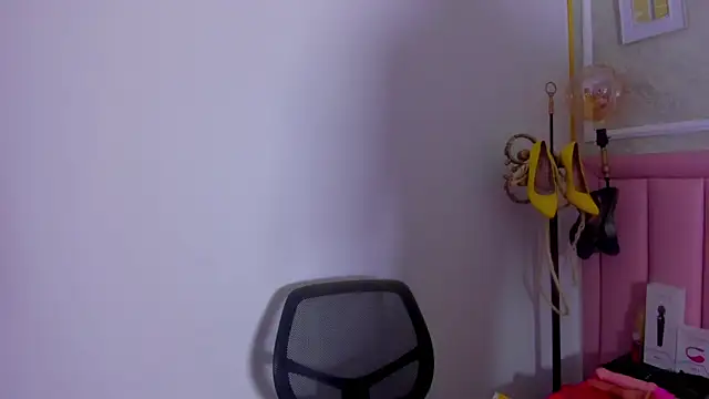 HoollyHendrix online show from February 2026 08:19:02 PM