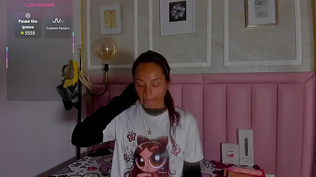 HoollyHendrix online show from February 2026 08:55:02 PM