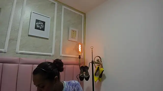 HoollyHendrix online show from December 2025 08:55:02 PM