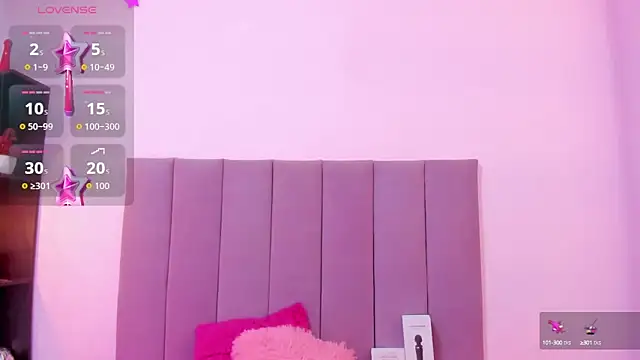 HoollyHendrix online show from October 2025 08:17:02 PM