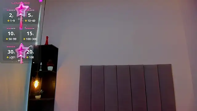 Snapshot of HoollyHendrix chatting on October 2025 08:19:01 PM HoollyHendrix online show from October 2025 08:19:01 PM