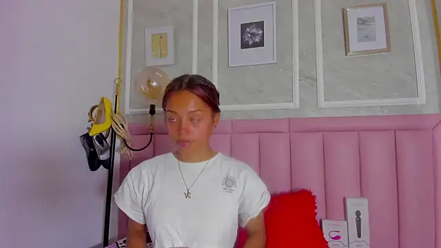 HoollyHendrix online show from February 2026 08:39:02 PM