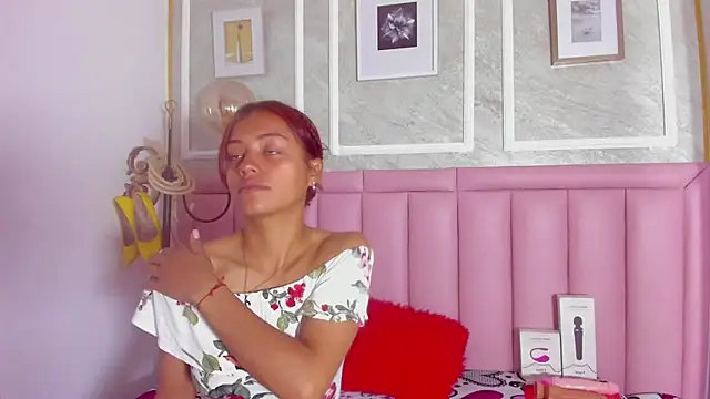 HoollyHendrix online show from February 2026 08:20:02 PM