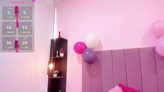 Snapshot of HoollyHendrix chatting on November 2025 08:12:01 PM HoollyHendrix online show from November 2025 08:12:01 PM