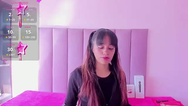 HoollyHendrix online show from September 2025 07:42:02 PM