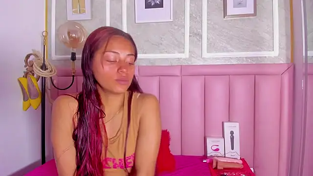 HoollyHendrix online show from February 2026 08:29:02 PM