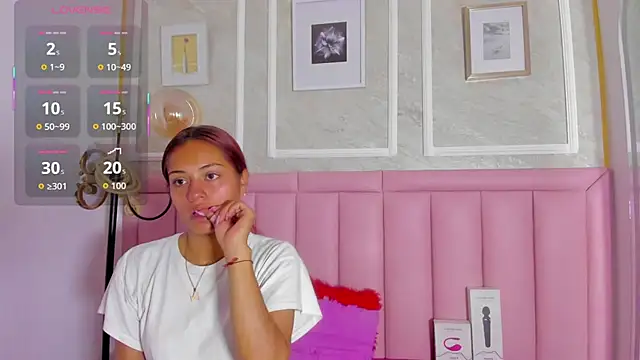 HoollyHendrix online show from February 2026 09:00:01 PM