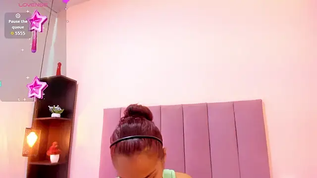 Snapshot of HoollyHendrix chatting on November 2025 08:23:02 PM HoollyHendrix online show from November 2025 08:23:02 PM