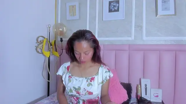 HoollyHendrix online show from March 2026 09:33:02 PM