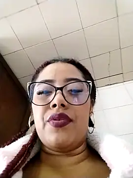 Snapshot of Ebony-Goddess19 chatting on November 2025 03:18:01 PM Ebony-Goddess19 online show from November 2025 03:18:01 PM