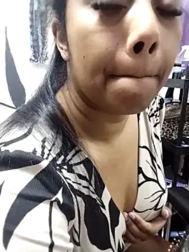 Snapshot of Ebony-Goddess19 chatting on November 2025 04:39:02 PM Ebony-Goddess19 online show from November 2025 04:39:02 PM