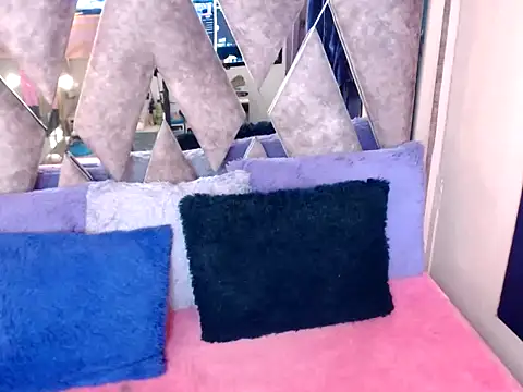 Snapshot of CRISTALHERRANZ chatting on October 2025 09:05:01 PM CRISTALHERRANZ online show from October 2025 09:05:01 PM