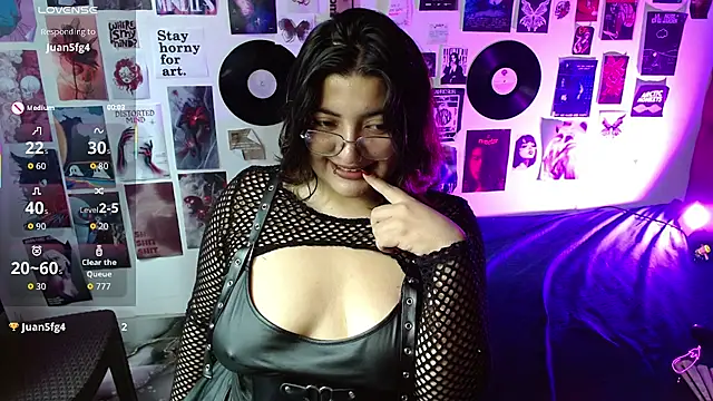 Snapshot of Roxy_f_w chatting on April 2026 04:08:02 PM Roxy f w online show from April 2026 04:08:02 PM
