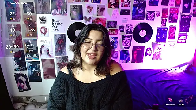 Snapshot of Roxy_f_w chatting on April 2026 04:35:01 PM Roxy f w online show from April 2026 04:35:01 PM