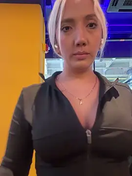 Isa klein online show from October 2025 09:59:01 PM