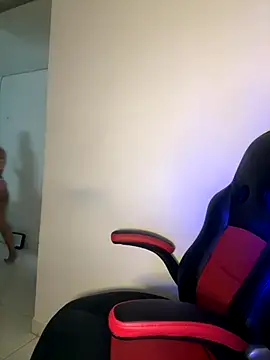 Isa klein online show from October 2025 09:50:01 PM